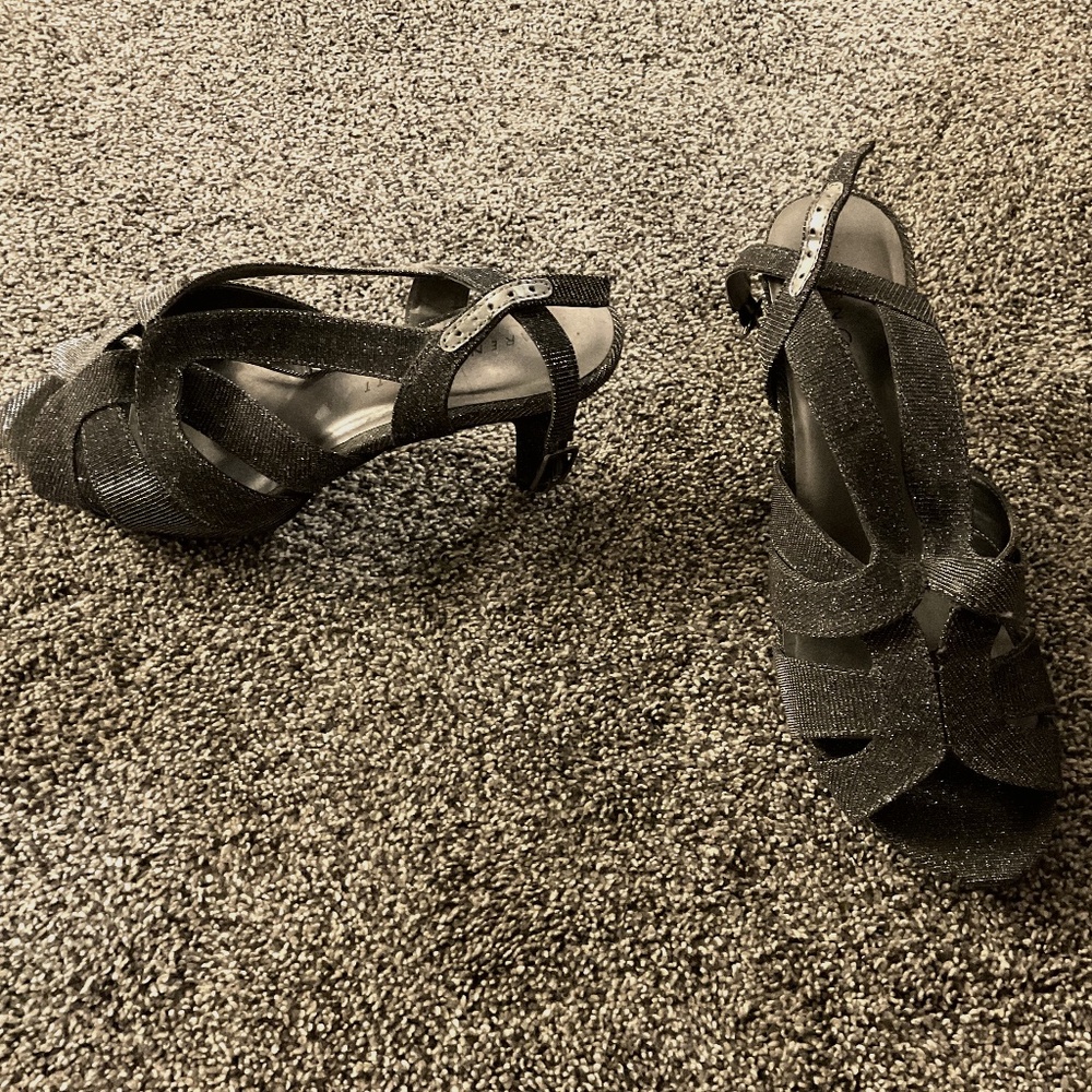 Karen Scott gun metal/metallic low heel